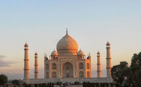Private Sunrise Tour of the Taj Mahal from New Delhi