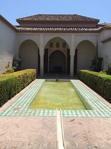 Malaga: Alcazaba and Roman Theatre Guided Tour with Tickets 