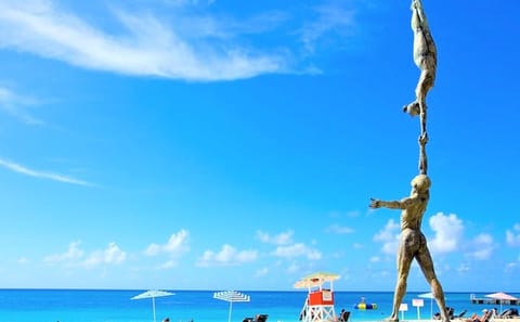Day Trip to Doctor's Cave Beach and Margaritaville from Lucea