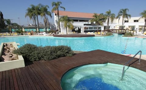 Full Day Thermal Spa Tour to Rio Hondo from Tucumán
