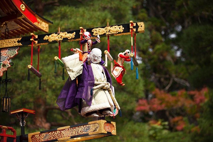 Takayama oldtownship walking tour with local guide. (About 70min)