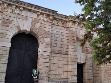 Private Guided Walking Tour of Heraklion's Historical Sites