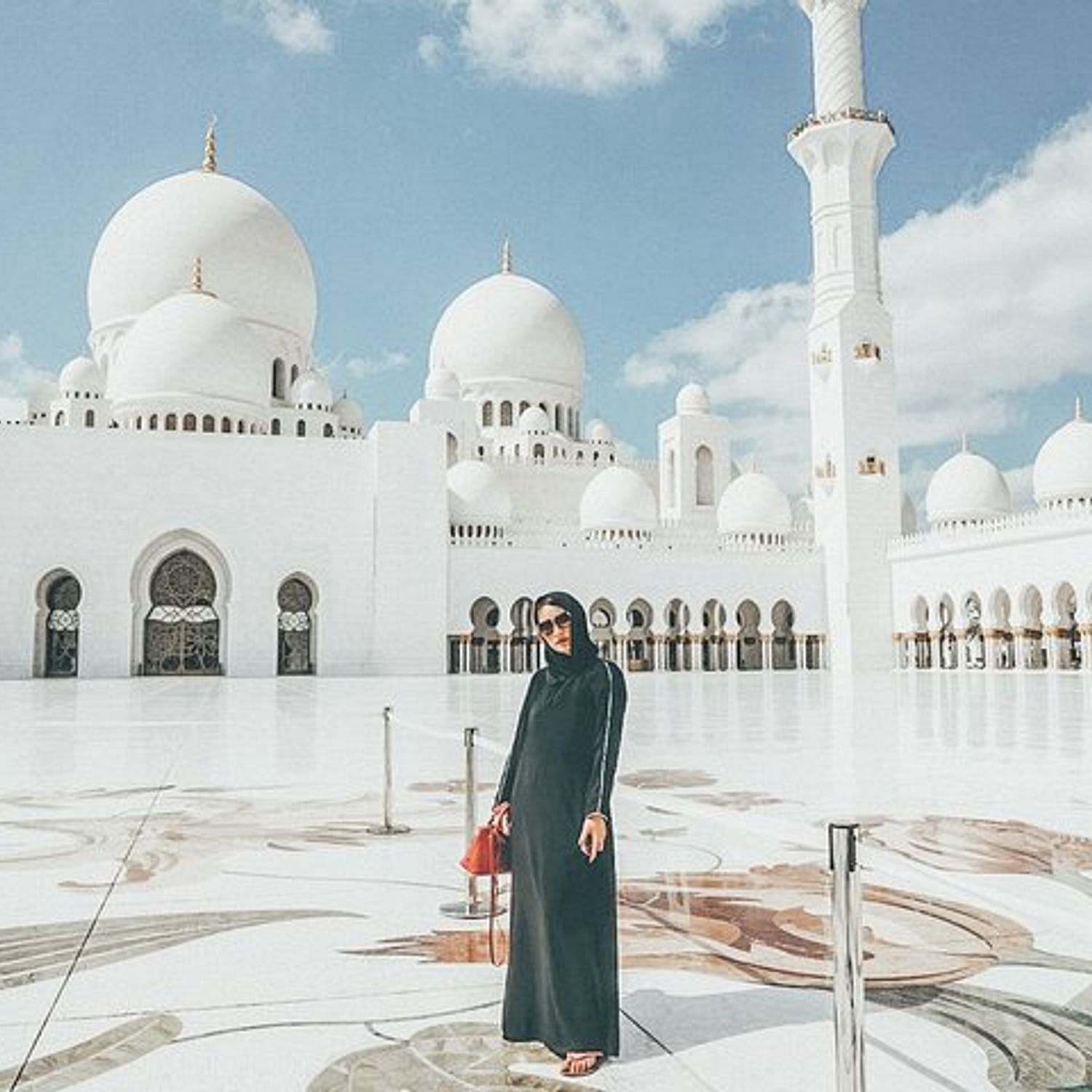 Full-Day Trip from Dubai to Abu Dhabi with Museums, Mosques and Malls