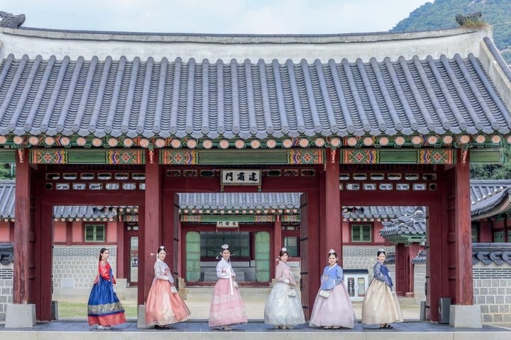 Korea hanbok private photoshoot in gyeongbokgung palace (family/group)