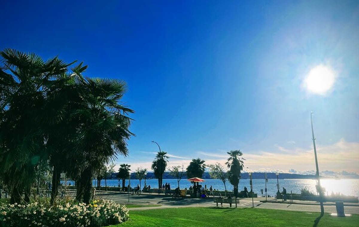 Private Vancouver Compact City Tour by Land and Water