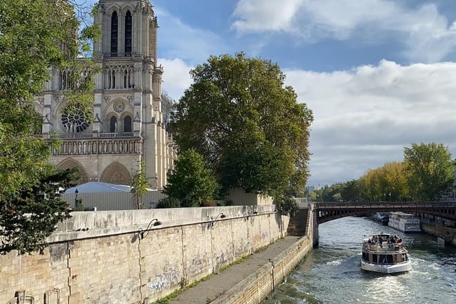 Private Paris Highlights Tour: Notre-Dame, Louvre  & Seine River Cruise