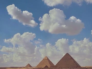 Hurghada Day Trip to Cairo: Pyramids & Museum