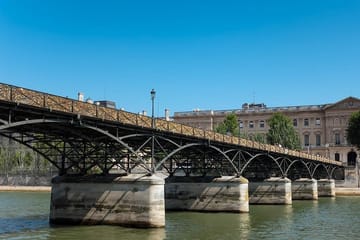 Historic Walking Tour of Paris: Sainte-Chapelle to the Louvre