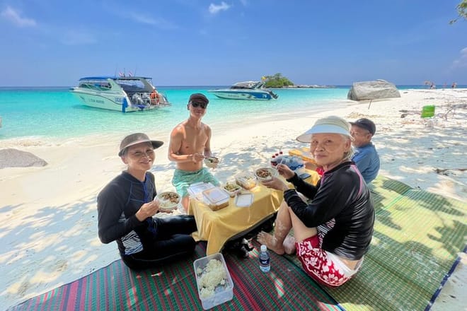 Private Picnic Lunch at Raya Island