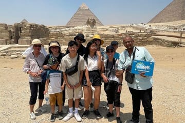 Private Full-Day Tour of Pyramids and Cairo's Treasures