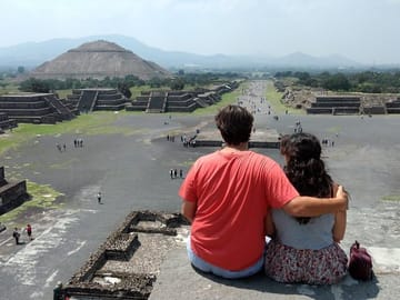 Two-Day Private Tour of Mexico City: Teotihuacan, Xochimilco, and More