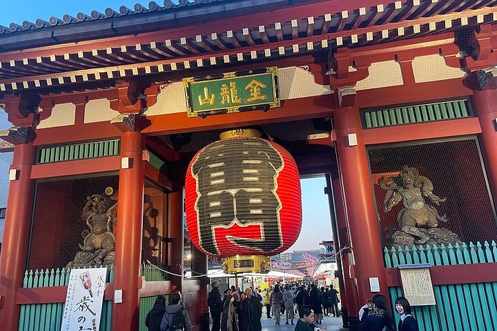 Asakusa 2 Hours Sweets and Palm Reading Tour