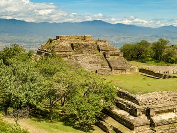 Chichen Itza, Cenote & Valladolid Tour