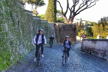 Castelli Romani Day Trip: Castel Gandolfo and Nemi