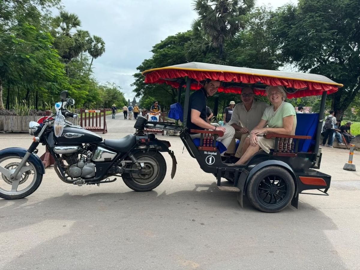 Private Angkor Wat Tuk-Tuk Tour with Sunrise, Sunset & Local Markets