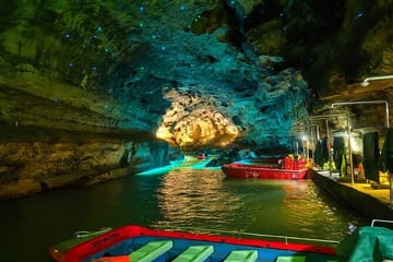 Baofeng Lake Boat Cruise and Yellow Dragon Cave Tour in Zhangjiajie