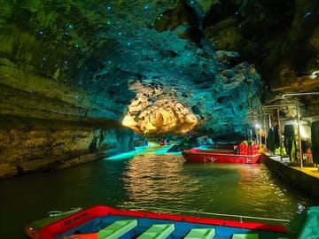 Zhangjiajie: Baofeng Lake Boat Cruise + Yellow Dragon Cave Karst Day Tour