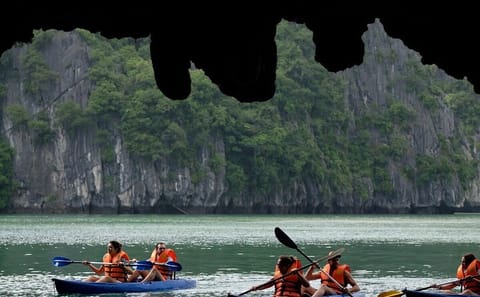 5-Day Guided Tour in Hanoi, Halong Bay, and Ninh Binh