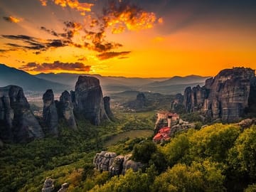 Private 2-Day Tour of Delphi and Meteora from Athens