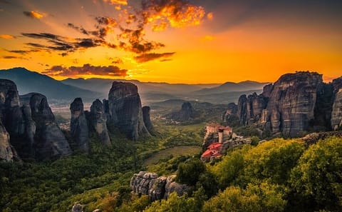 Private 2-Day Tour of Delphi and Meteora from Athens