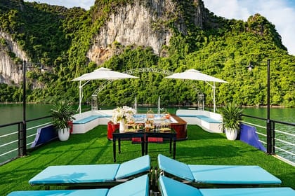 Ha Long 5 Star Cruise Day Trip: Buffet Lunch, Jacuzzi & Limousine