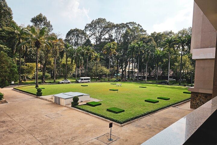 Daily Small Group Tour to Saigon City and Cu Chi Tunnels