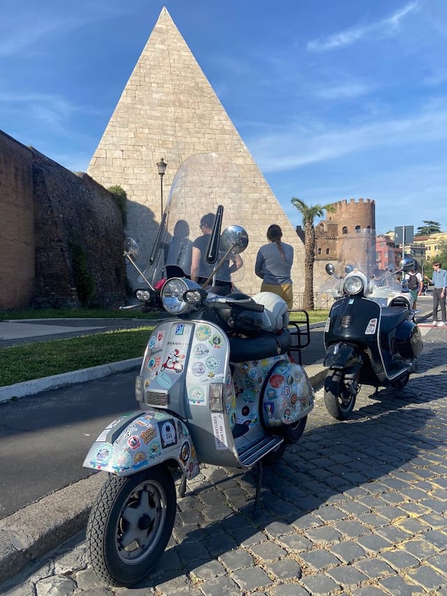 Dolce Vita Vespa Tour in Rome 7