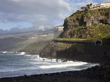 Puerto de la Cruz Old Town Treasures-Castles, Murals & Pier Views