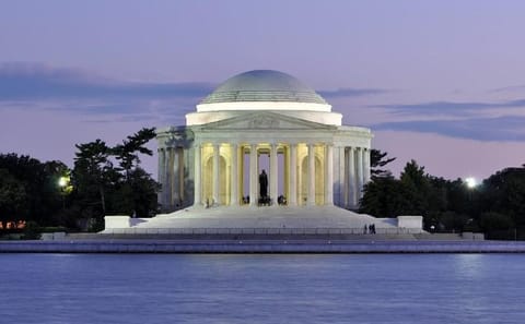 4-Day Niagara Falls, Washington DC, Philadelphia & Amish Country