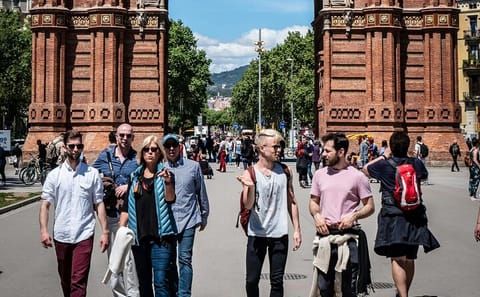 Photography Session at Arc de Triomf in Barcelona