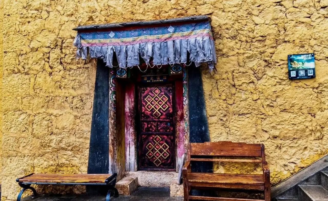 Typical Tibetan civil engineering architecture