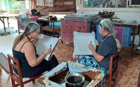 Private Batik Class and Miniature Park Tour in Central Jakarta