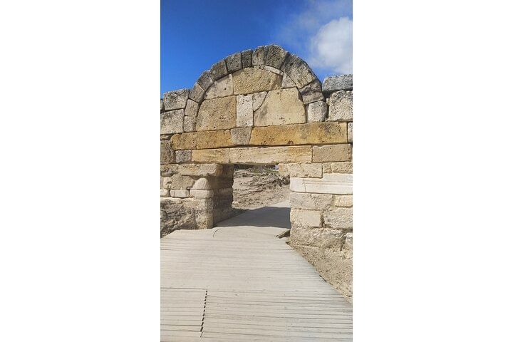 la porte sud de Hiérapolis