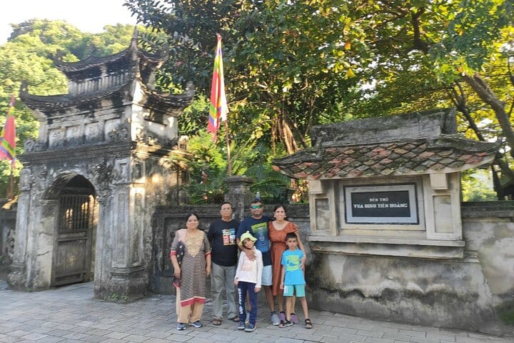 1 Day Ninh Binh Guided Tour from Hanoi by Limousine (Group of 9)