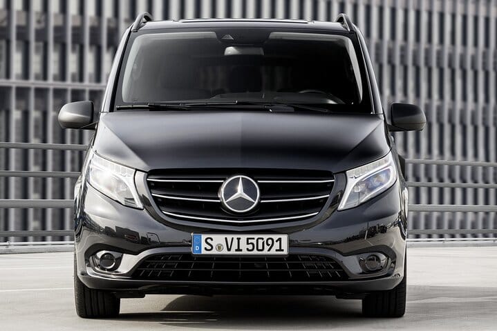 Paris City to CDG (Roissy) Private Airport Transfer  2