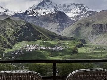 4 Full days in Georgia with private tour, free aiport