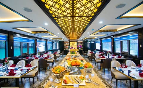 Luxury Day Cruise and Adventure in Halong Bay