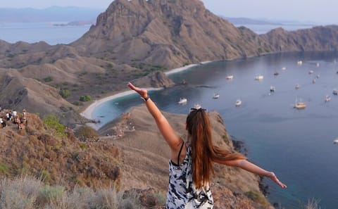 Luxury Speed Boat Day Trip to Komodo and Padar Islands