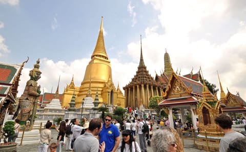 Explore Thonburi Canals and Grand Palace in Bangkok