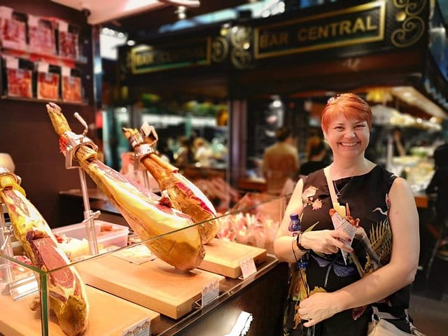 The most complete Food &amp; Drink tasting tour of Barcelona in traditional taverns