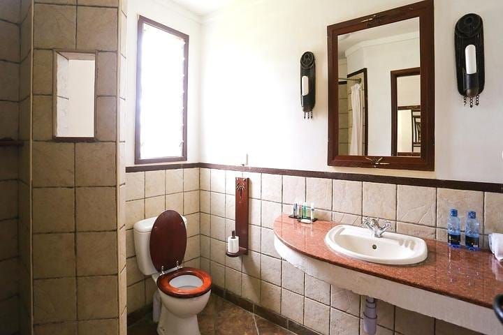 toilet at lanet