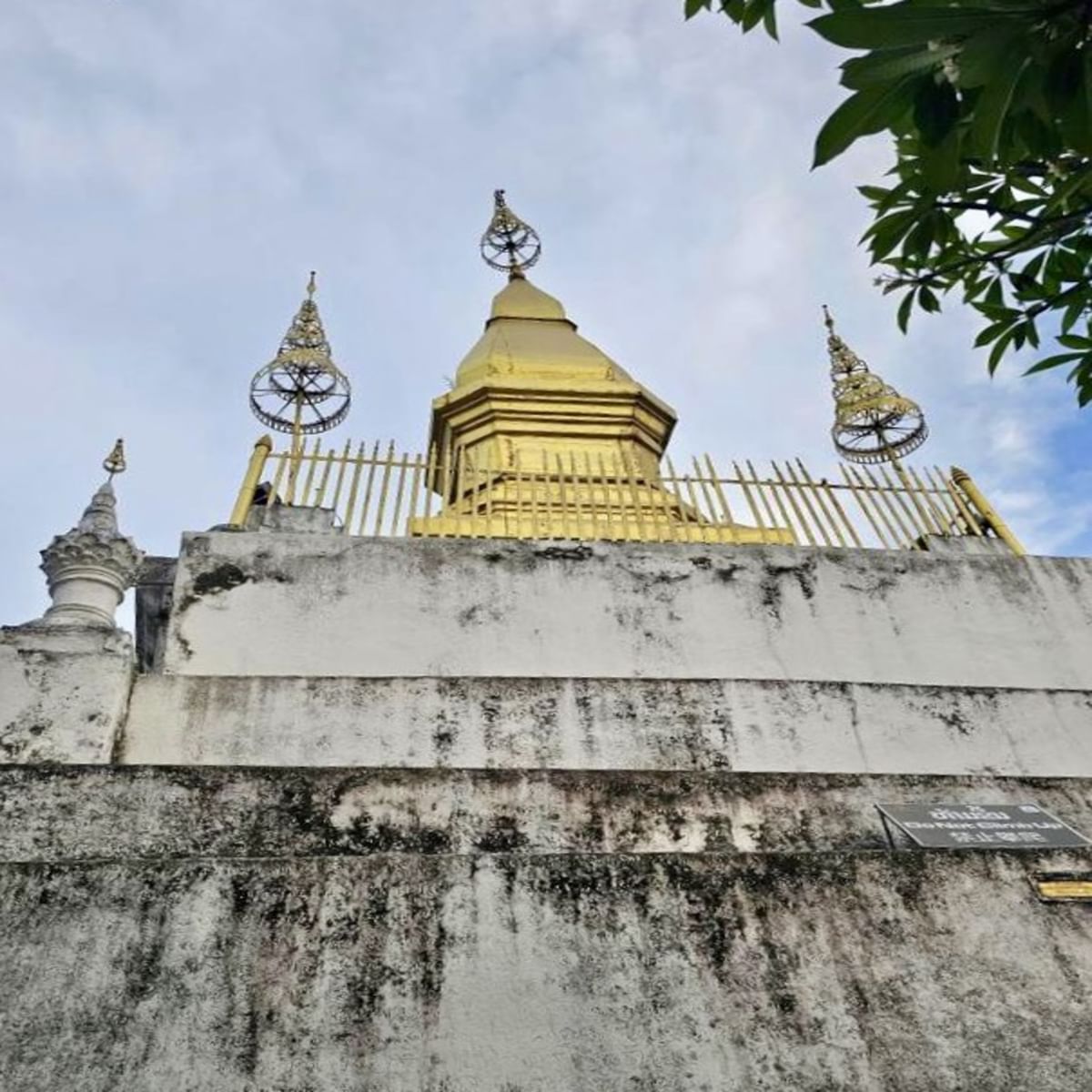 Sunset cruise on Luang Prabang river