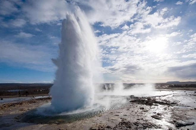 Geysir hot springs