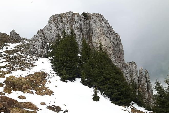 Descending to Piatra Mare hut