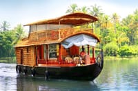 Houseboat Excursion - Chuttibaaz.com