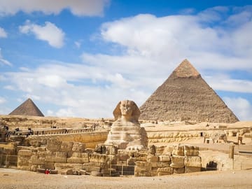 Private Guided Tour of Giza Pyramids and Saqqara in Cairo