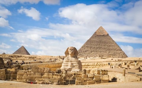 Private Guided Tour of Giza Pyramids and Saqqara in Cairo