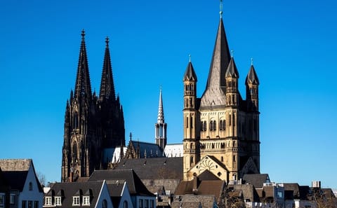 Cologne Heritage Walk: Explore the Cathedral and Historic Sites