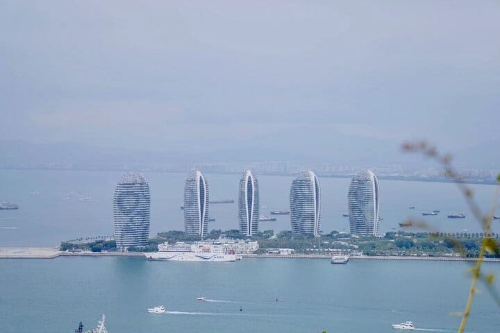 Private Day Tour in Sanya: Nanshan Cultural Tourism Zone and Luhuitou 2