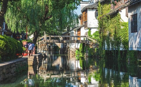 Shanghai: Zhouzhuang and Zhujiajiao Water Town  Private Spanish & English Tour